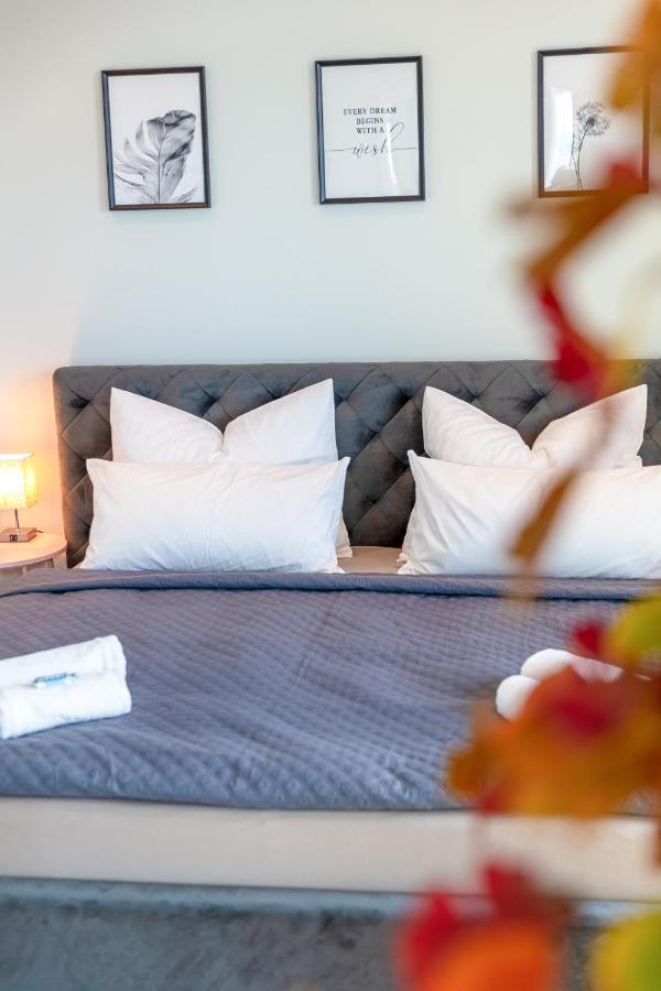 Cabana - Theview - Terrasse - Waterfront - Kostenloser Parkplatz - Wifi Oldenburg Buitenkant foto