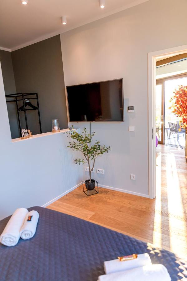 Cabana - Theview - Terrasse - Waterfront - Kostenloser Parkplatz - Wifi Oldenburg Buitenkant foto